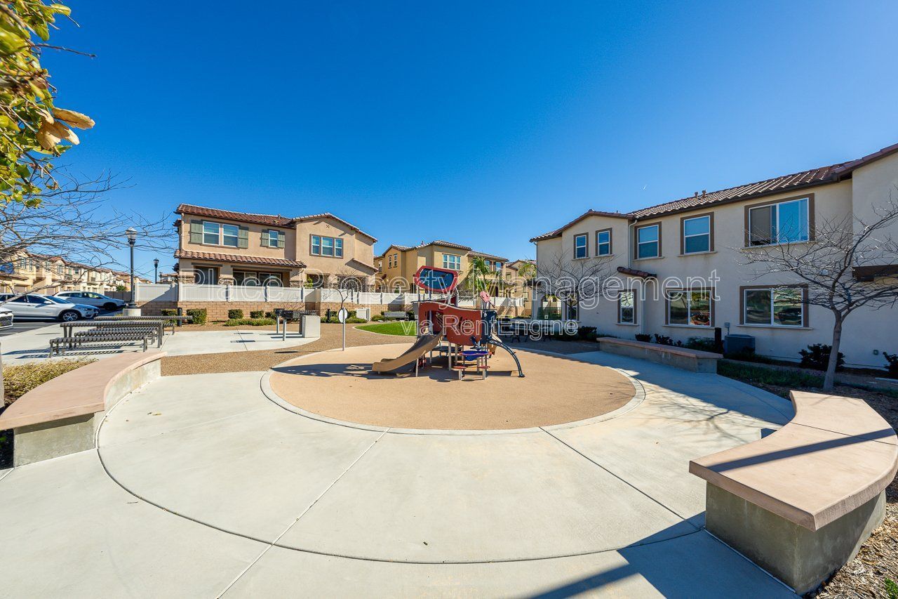 Modern 2 bedroom 2.5 bath Townhome plus a Loft & One-Car Garage...Move-in Ready! property image