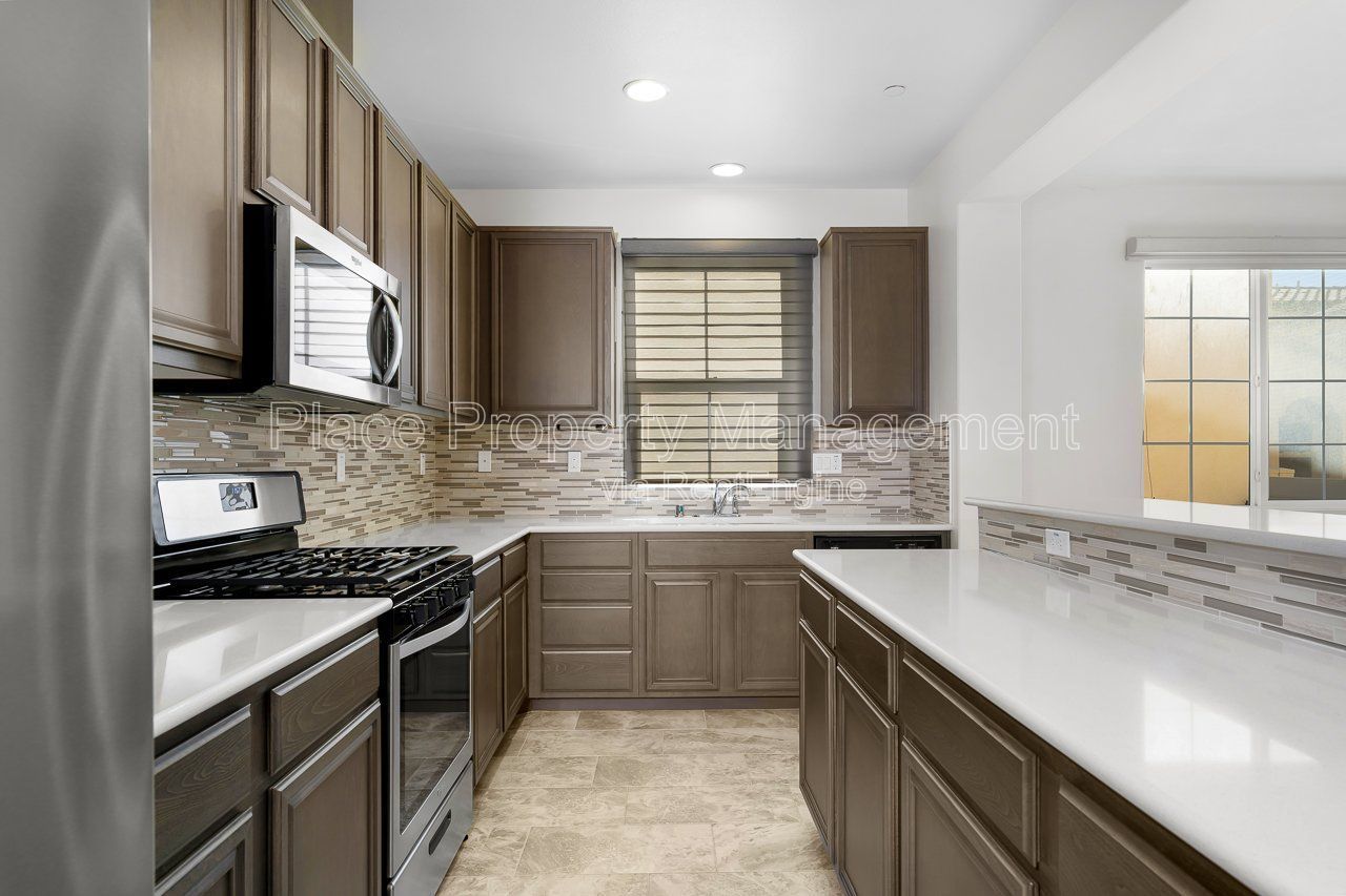 Modern 2 bedroom 2.5 bath Townhome plus a Loft & One-Car Garage...Move-in Ready! property image