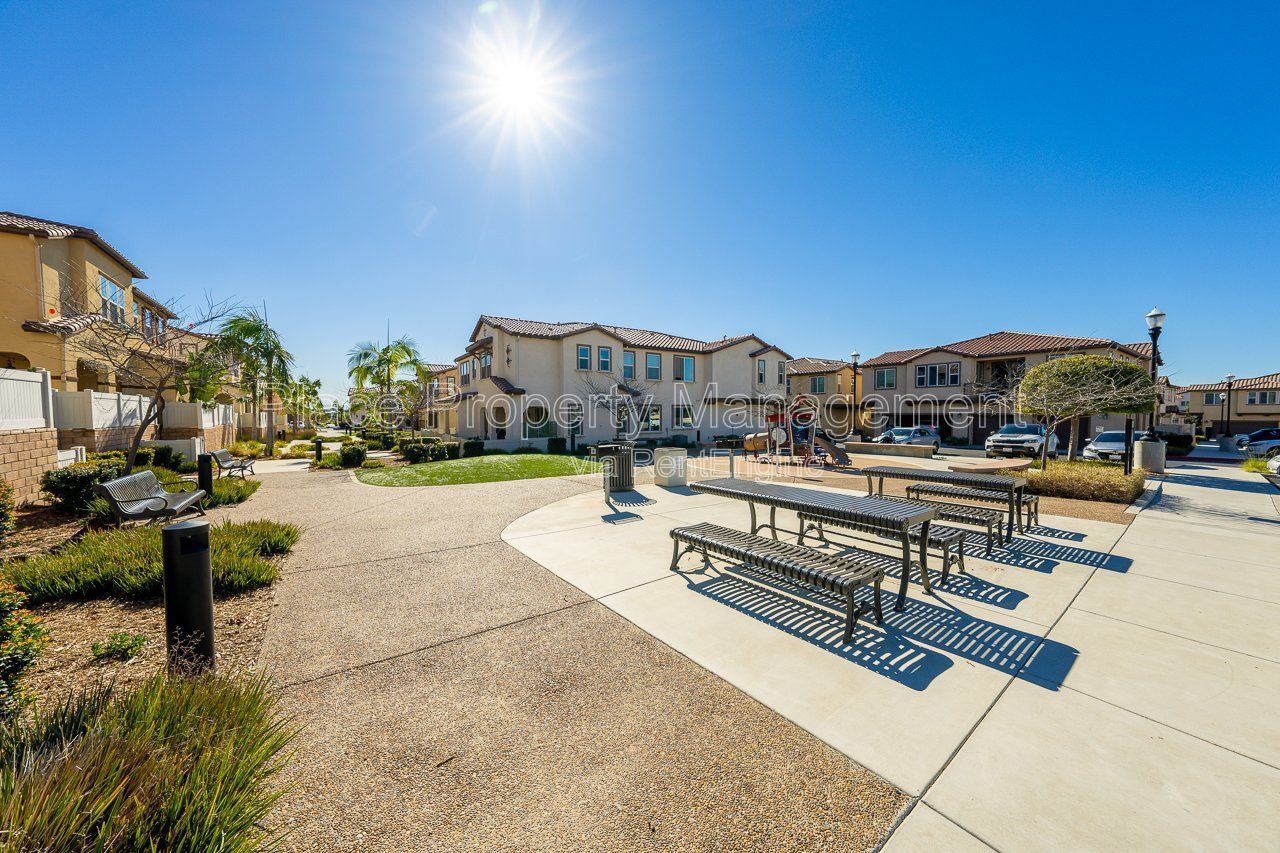 Modern 2 bedroom 2.5 bath Townhome plus a Loft & One-Car Garage...Move-in Ready! property image