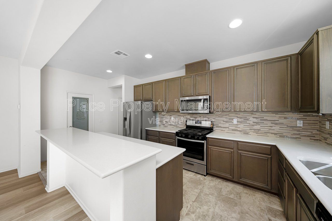 Modern 2 bedroom 2.5 bath Townhome plus a Loft & One-Car Garage...Move-in Ready! property image