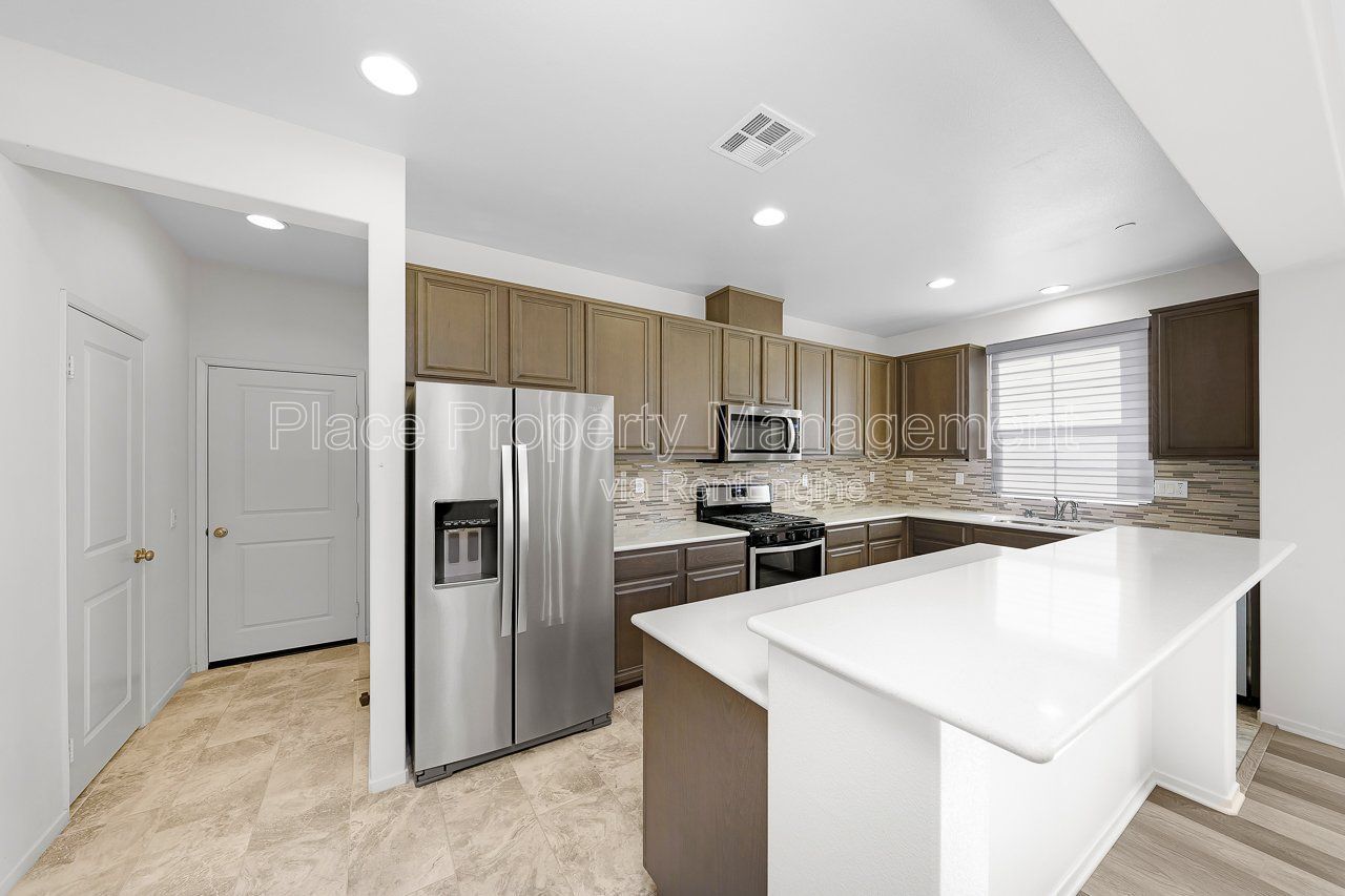 Modern 2 bedroom 2.5 bath Townhome plus a Loft & One-Car Garage...Move-in Ready! property image