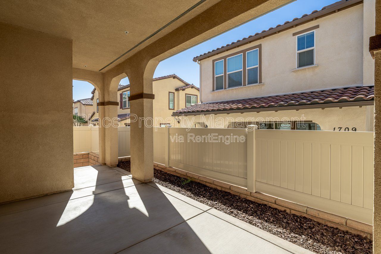 Modern 2 bedroom 2.5 bath Townhome plus a Loft & One-Car Garage...Move-in Ready! property image