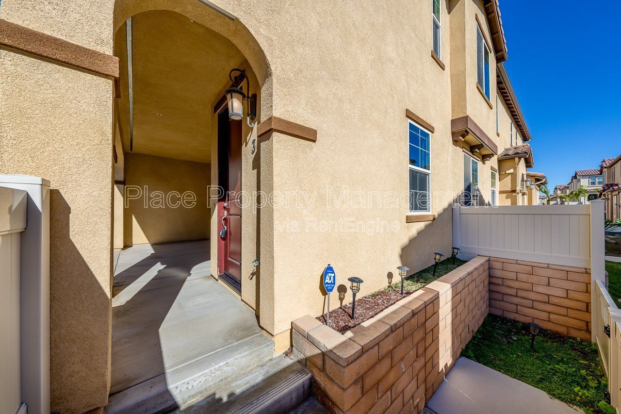 Modern 2 bedroom 2.5 bath Townhome plus a Loft & One-Car Garage...Move-in Ready! property image