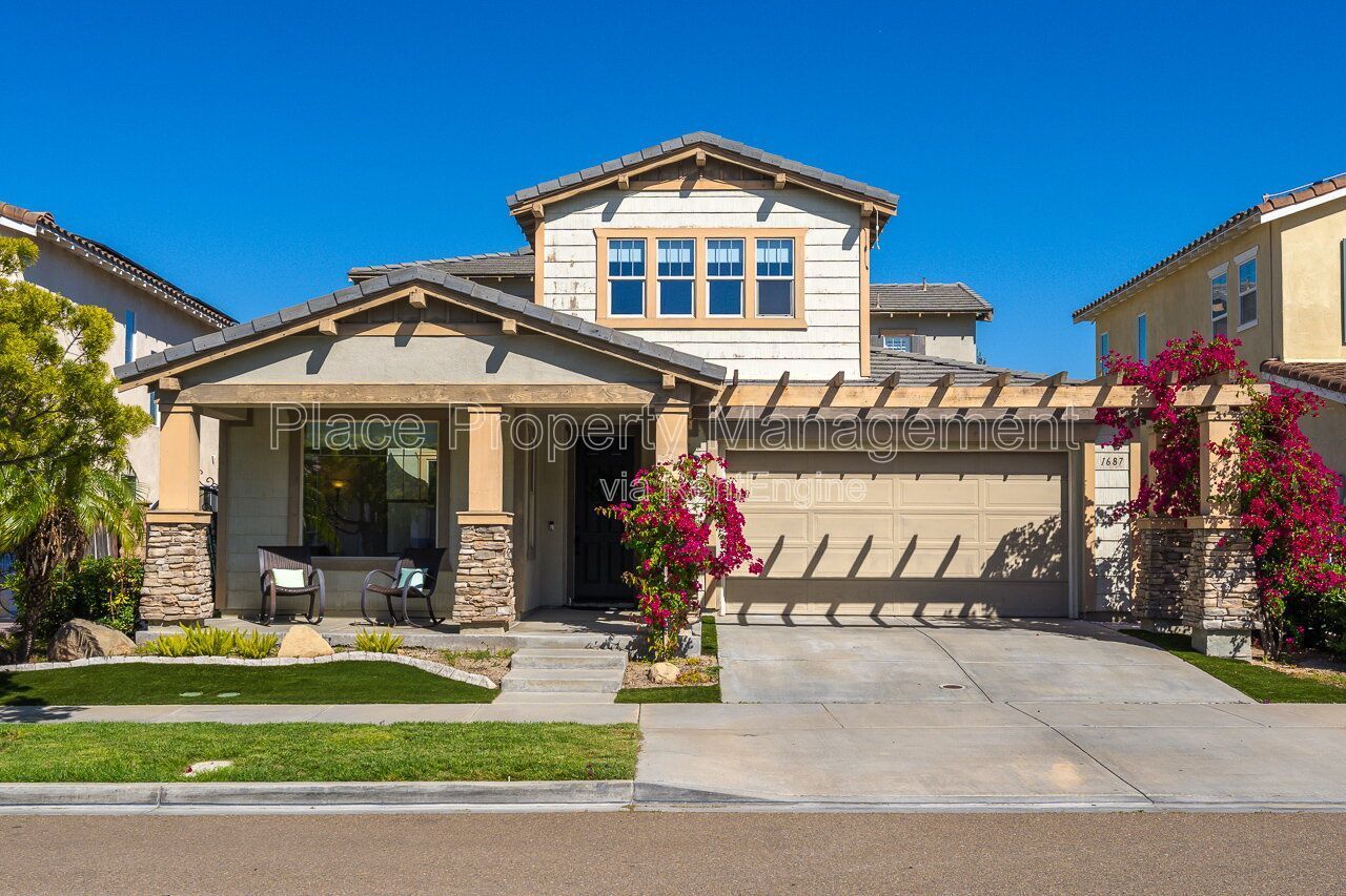 Spacious 5BR Home in Winding Walk with Mountain Views- Bottom floor bedroom property image