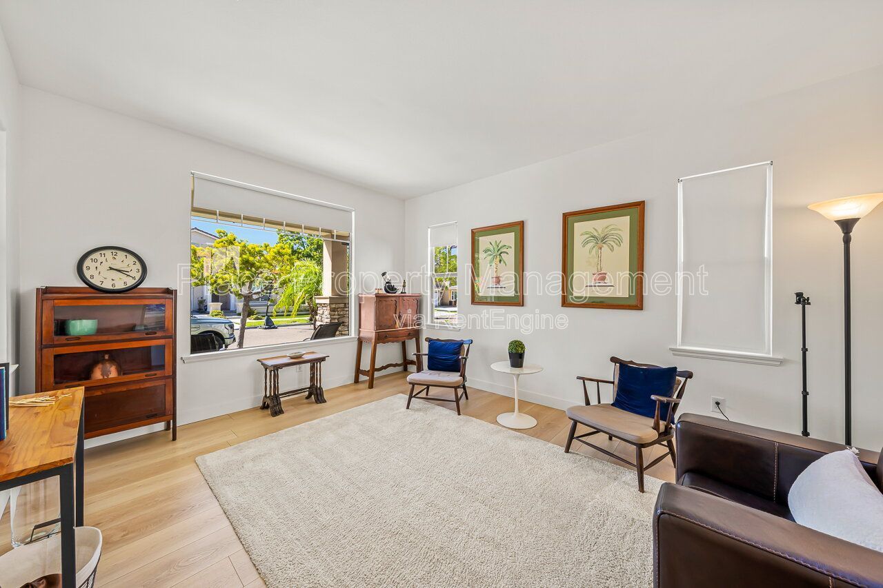 Spacious 5BR Home in Winding Walk with Mountain Views- Bottom floor bedroom property image