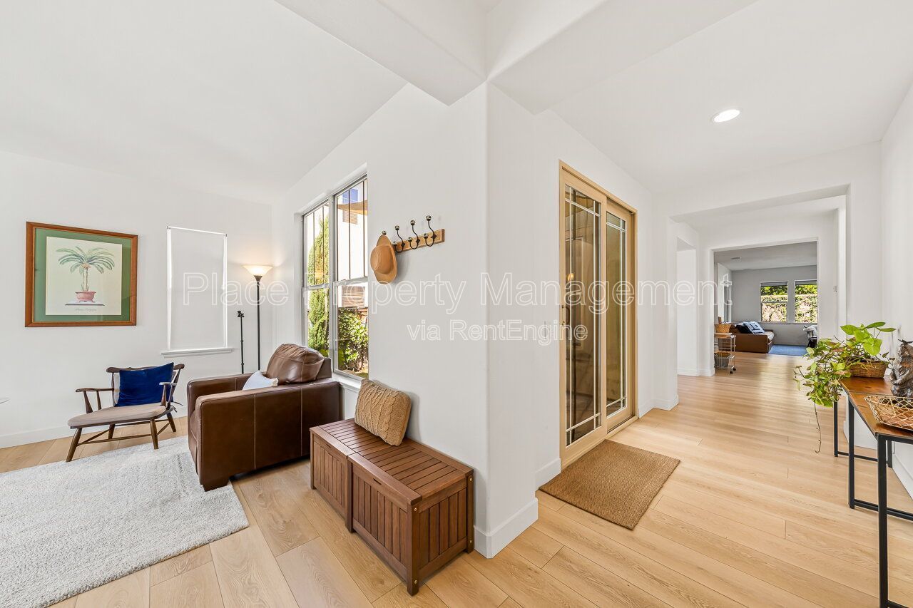 Spacious 5BR Home in Winding Walk with Mountain Views- Bottom floor bedroom property image