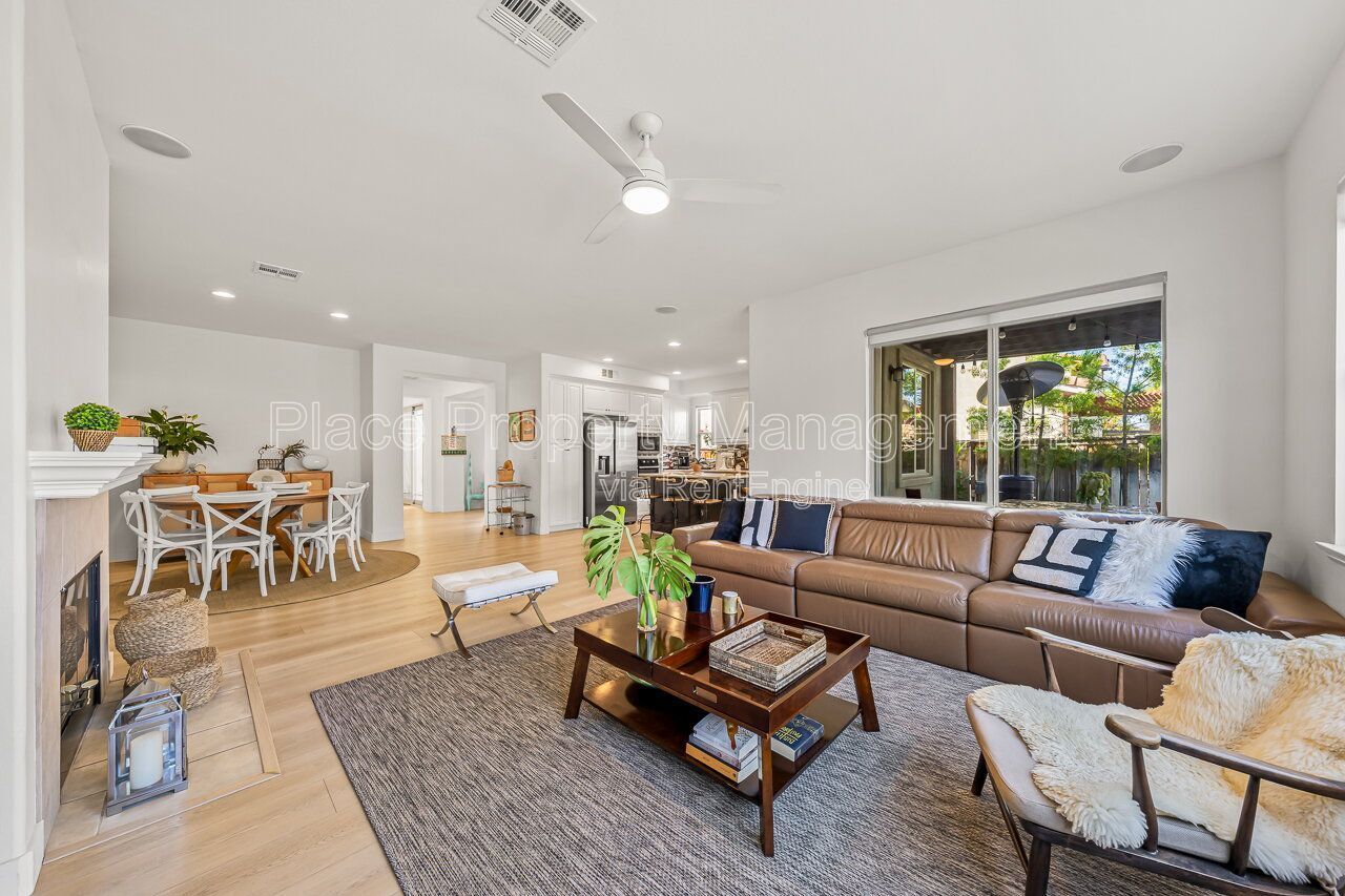 Spacious 5BR Home in Winding Walk with Mountain Views- Bottom floor bedroom property image