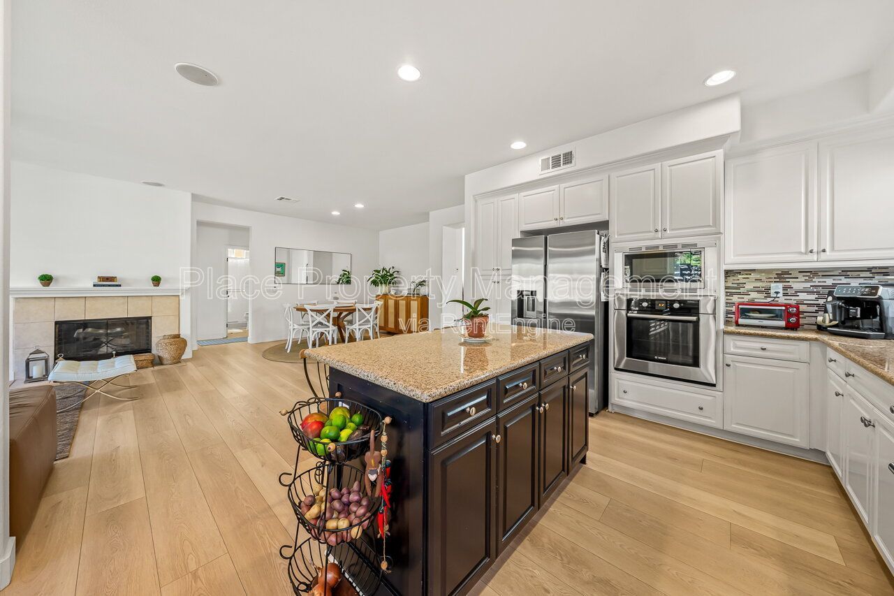 Spacious 5BR Home in Winding Walk with Mountain Views- Bottom floor bedroom property image